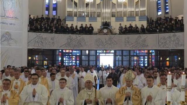 Iaşi (catedrală): Liturghia de hirotonire a cinci diaconi