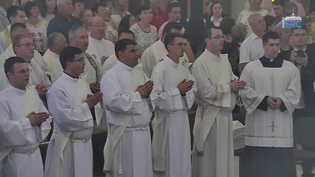 Iaşi (catedrală): Sfânta Liturghie cu hirotonirea a 18 preoţi