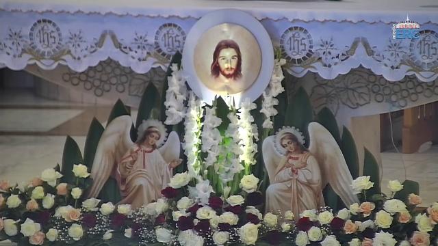 Iaşi (catedrală): Liturghia de la Prima Sfântă Împărtăşanie