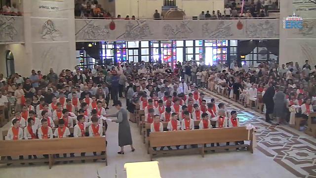 Iaşi (catedrală): Liturghia din Duminica Rusaliilor. Administrarea Mirului
