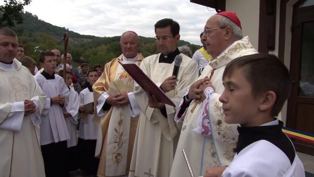 Cucuieţi: Cardinalul Leonardo Sandri la consacrarea altarului şi sfinţirea bisericii "Sfânta Cruce"