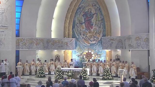 Iaşi (catedrală): Liturghia hramului "Adromirea Maicii Domnului"
