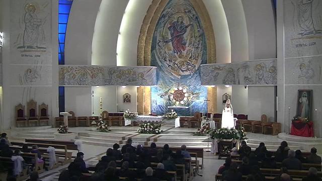 Iaşi: Pelerini din Săbăoani la poarta sfântă