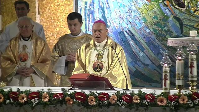 Iaşi (catedrala): Liturghia din noaptea de Crăciun (24 decembrie)