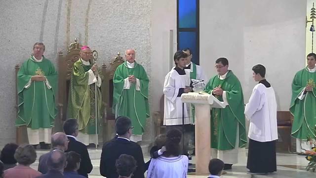Iaşi (catedrală): Liturghia de instalare a pr. Benone Lucaci ca paroh de Iaşi
