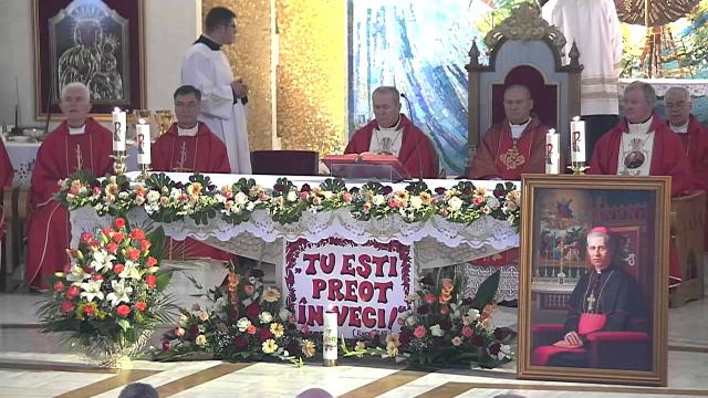 Iaşi (catedrală): Liturghia de mulţumire a PS Petru Gherghel la 75 ani de viaţă şi 50 ani de preoţie