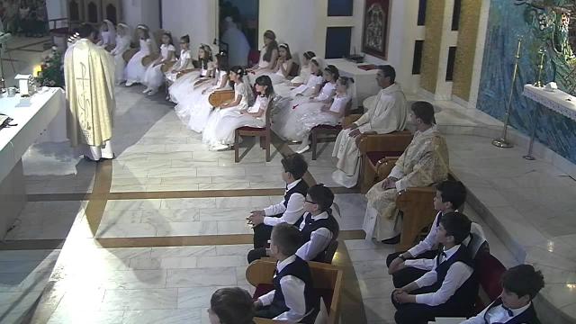 Iaşi (catedrală): Prima Împărtăşanie în solemnitatea Preasfânta Treime