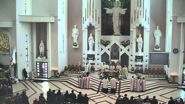 Bacău (centru): Liturghia din Duminica Paştelui