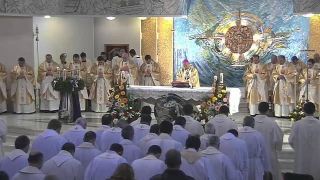 Iaşi (catedrală): Sfânta Liturghie şi hirotonire de diaconi