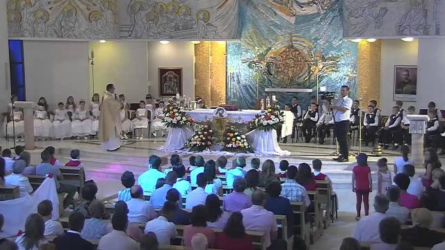 Iaşi (catedrală): Prima sfântă Impărtăşanie în solemnitatea Preasfintei Treimi