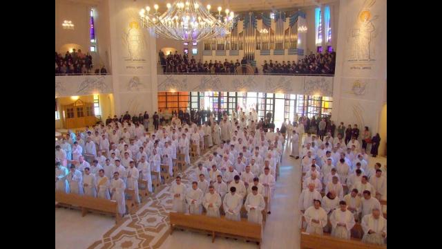 Iaşi (catedrală): Liturghia crismei (17 aprilie 2014) (youtube)