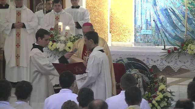 Iaşi (catedrală): Liturghia de sfintire a 17 noi diaconi in catedrala catolică din Iaşi (9 decembrie)