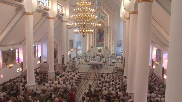 Iugani (IS): Sfintirea bisericii şi consacrarea altarului (22 august)