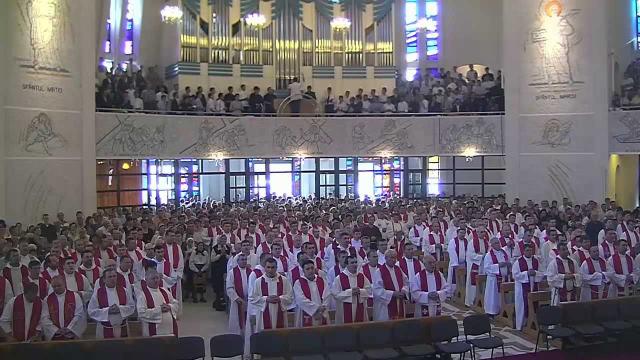 Iaşi (catedrală): Liturghia de hirotonire a celor 30 de preoţi (29 iunie)