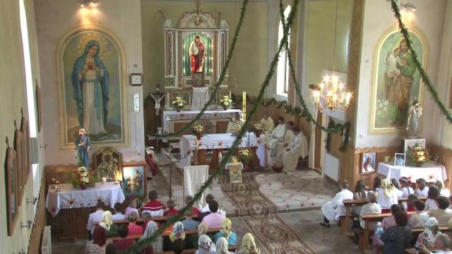 Poiana Micului: Liturghia hramului bisericii "Preasfânta Inima a lui Isus" (9 iunie)