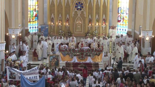 Adjudeni: Sărbătoarea diecezană a copiilor - Sfânta Liturghie (1 iunie)