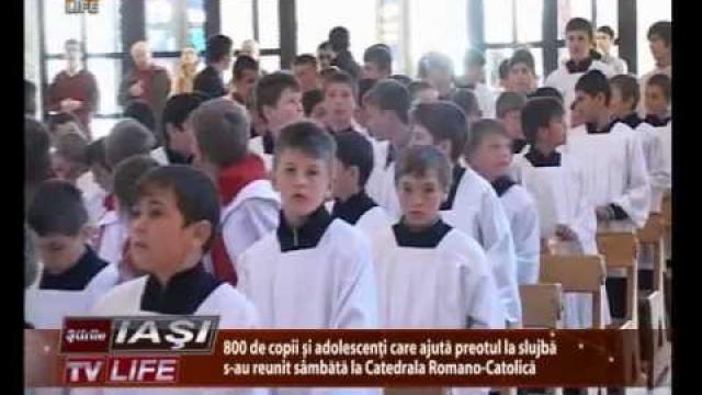 Iaşi (IaşiTVLife): "800 de copii şi adolescenţi care ajută preotul la slujbă s-au reunit la Iaşi". Reportaj despre Întâlnirea copiilor şi adolescenţilor ministranţi din Dieceza de Iaşi (20 aprilie)
