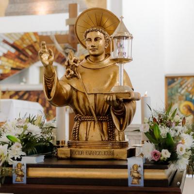 10-14 iunie: Iaşi: Vizita relicvei Sfântului Anton de Padova în parohia care îi poartă numele - un moment de har la sărbătorirea celor 30 de ani de la înfiinţarea comunităţii