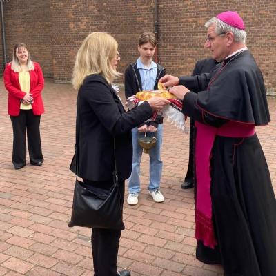 14 iunie: Germania: Vizită pastorală a PS Dominikus Schwaderlapp în comunitatea română din Köln