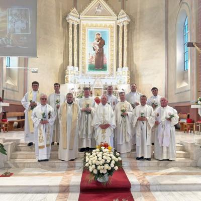 26 iunie: Faraoani: Părintele Augustin Pascaru la 85 de ani de viaţă şi 60 de ani de preoţie