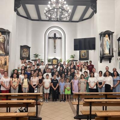 26 iunie: Comăneşti: Adoraţie euharistică cu tinerii din Decanatul de Moineşti