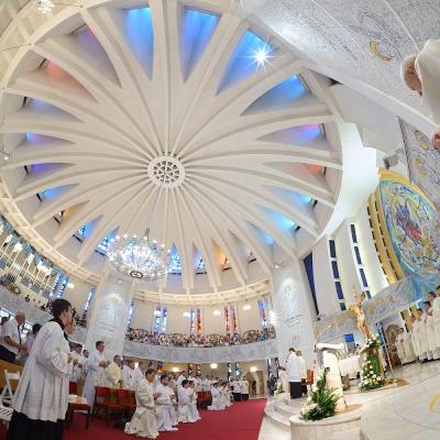 24 iunie: Iaşi: Zece diaconi au fost hirotoniţi preoţi