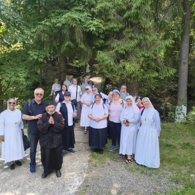 20 iunie: Persoanele consacrate din zona Roman şi Bacău, la sfârşit de an şcolar şi pastoral, în pelerinaj la mănăstirile din Neamţ