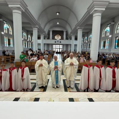 15 iulie: Vizită pastorală a PS Iosif Păuleţ în Parohia "Sfânta Fecioară Maria, Regina Rozariului" din Săbăoani