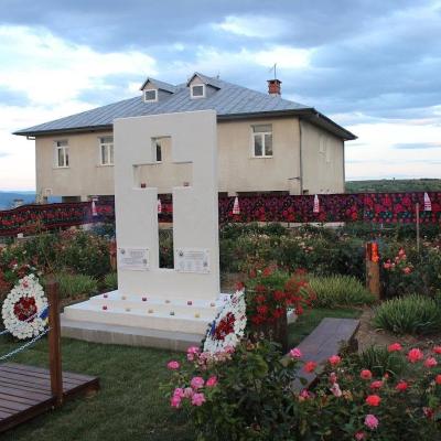 7 iulie: Faraoani: Când memoria întâlneşte credinţa. Sfinţirea unei grote şi a unui monument