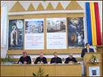 In dreapta: pr. Alois Moraru