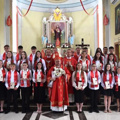 8 august 2026: Poiana Micului: O zi de sărbătoare pentru 22 de tineri care au primit Sfântul Mir