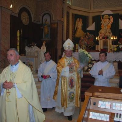 2 mai: Oneşti: Sfinţirea unei noi orgi