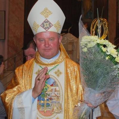 2 mai: Oneşti: Sfinţirea unei noi orgi