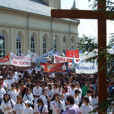 2 mai: Cleja: Ziua Tineretului