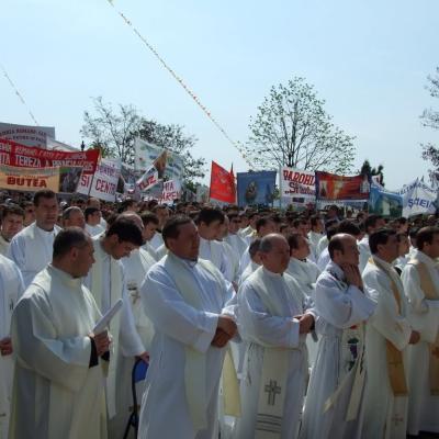 2 mai: Cleja: Ziua Tineretului