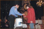Mihai Doboş, din Parohia Nicolae Bălcescu, aprinde Lumina la Viena la 16 decembrie 2006