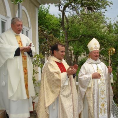 9 mai: Barticeşti: 25 de ani de Preoţie
