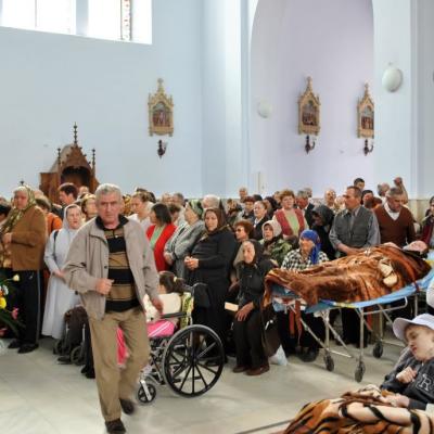 15 mai: Cacica: Pelelerinajul bolnavilor II