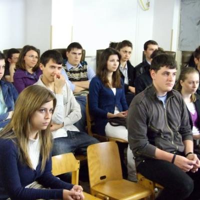 16 mai: Iaşi: Cateheză despre mass-media