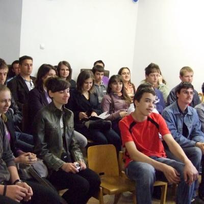 16 mai: Iaşi: Cateheză despre mass-media