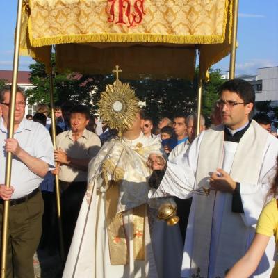 3 iunie: Bacău: Procesiune în solemnitatea Trupul şi Sângele Domnului