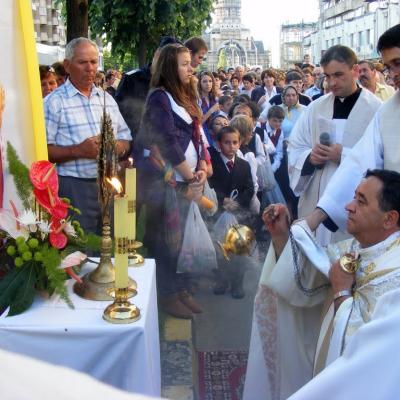 3 iunie: Bacău: Procesiune în solemnitatea Trupul şi Sângele Domnului