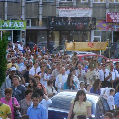 3 iunie: Bacău: Procesiune în solemnitatea Trupul şi Sângele Domnului