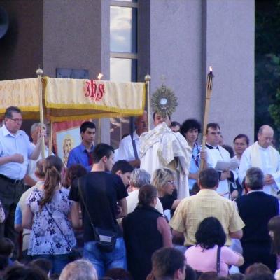 3 iunie: Bacău: Procesiune în solemnitatea Trupul şi Sângele Domnului