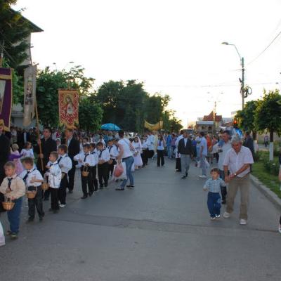 3 iunie: Oneşti: Trupul şi Sângele Domnului
