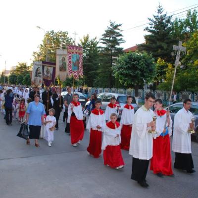 3 iunie: Oneşti: Trupul şi Sângele Domnului