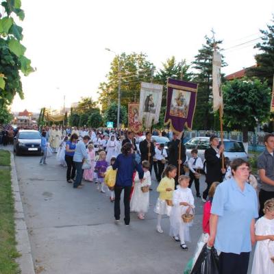 3 iunie: Oneşti: Trupul şi Sângele Domnului