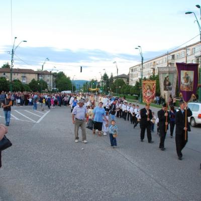 3 iunie: Oneşti: Trupul şi Sângele Domnului