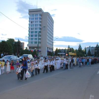 3 iunie: Oneşti: Trupul şi Sângele Domnului