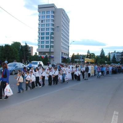 3 iunie: Oneşti: Trupul şi Sângele Domnului